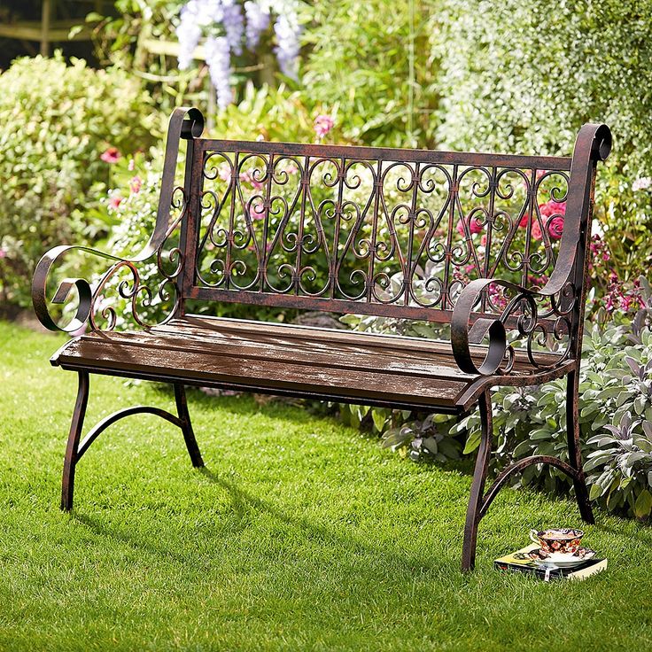 Garden Bench: Classic Comfort